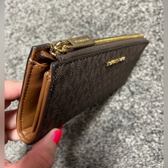 NWT Michael Kors quarter-zip wallet - Picture 3 of 4